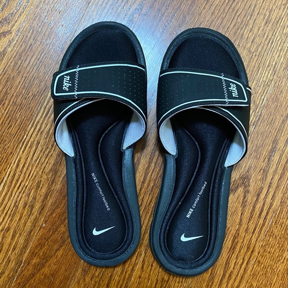 womens nike slides with velcro